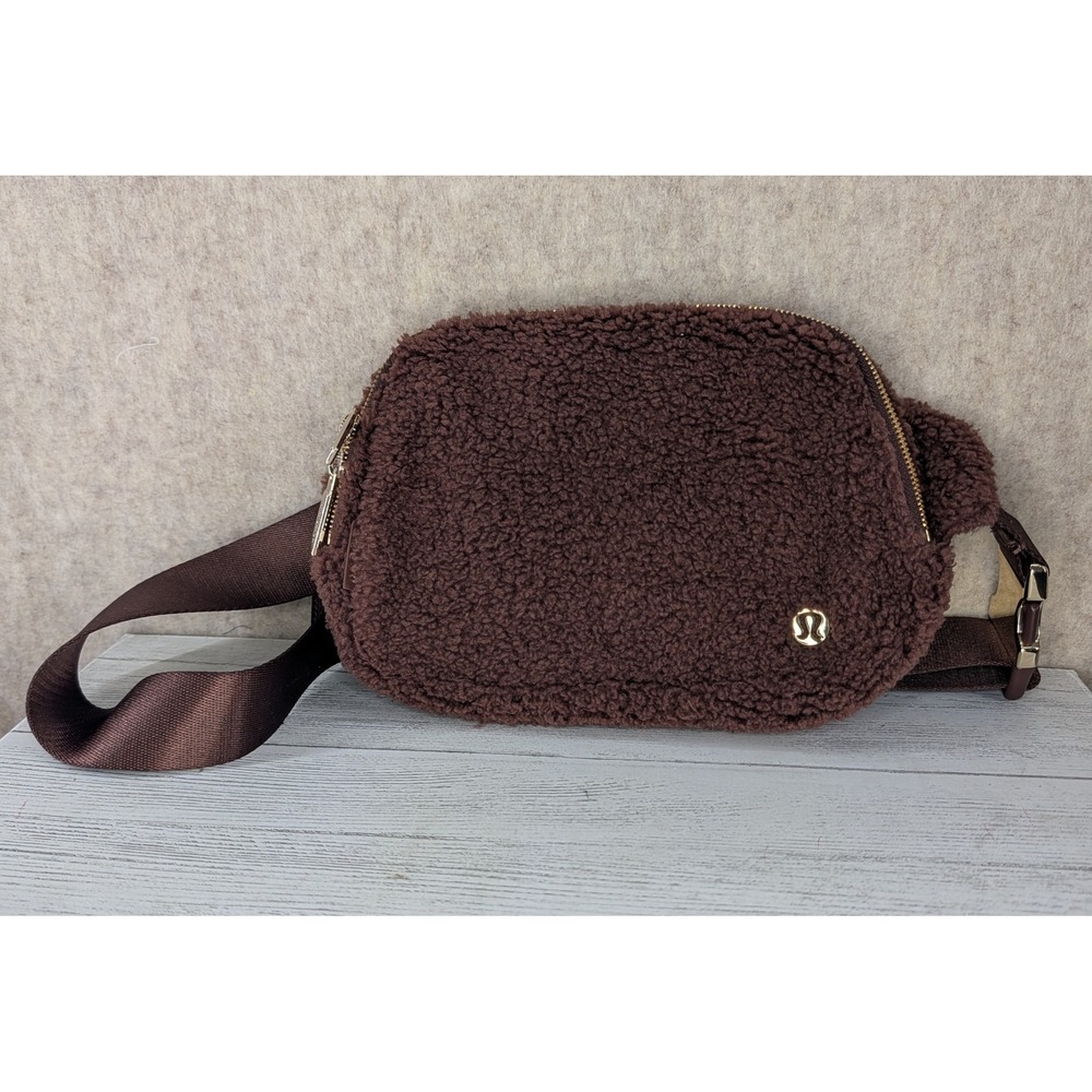 Lululemon Everywhere Belt Bag 1L Java Brown Sherpa Fleece Gold Hardware Fleece